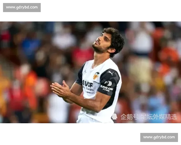 米兰 1600 万 + 400 万欧正式报价瓦伦西亚中场哈维 - 格拉