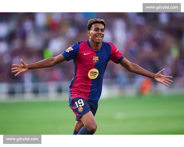 德拉富恩特钦点亚马尔为传奇:足球天赋与谦逊品格并重