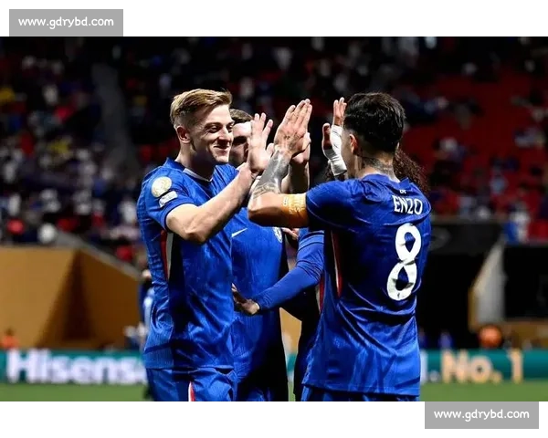 詹姆斯任意球破僵!切尔西加时 4-1 逆转本菲卡晋级 詹姆斯任意球破僵!切尔西加时 4-1 逆转本菲卡晋级