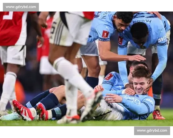 邮报:麦卡蒂 2500 万镑转会倒计时!德甲五队哄抢,曼城暗藏回购条款 邮报:麦卡蒂 2500 万镑转会倒计时!德甲五队哄抢,曼城暗藏回购条款