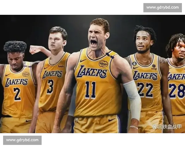 湖人官宣 2 年 1200 万签顶级射手！詹姆斯盛赞：他比库里还准 勇士急了？