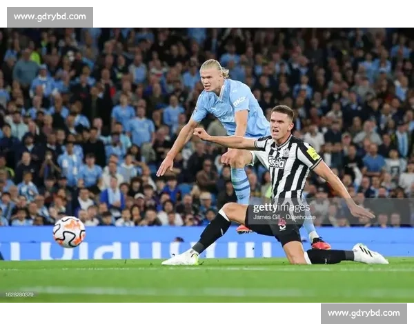 纽卡欲用波普换曼城新星特拉福德,利兹联伺机截胡