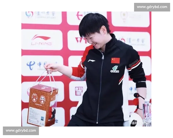 捏脸送礼物引热议！孙颖莎拖鞋骤变暗藏玄机？国乒搭档关系再掀舆论波澜